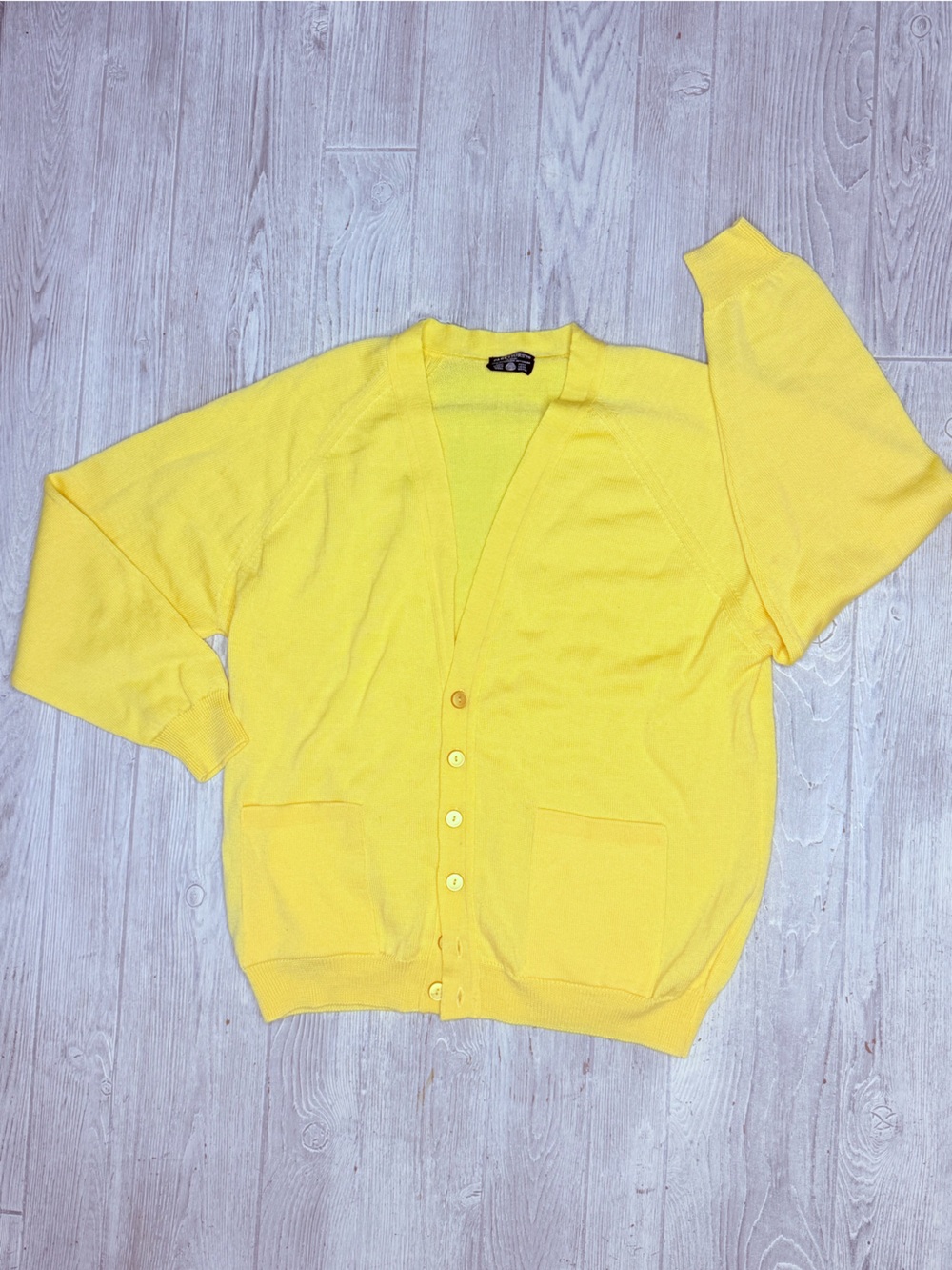 Vintage yellow button front parkhurst wool long sleeve cardigan sweater large